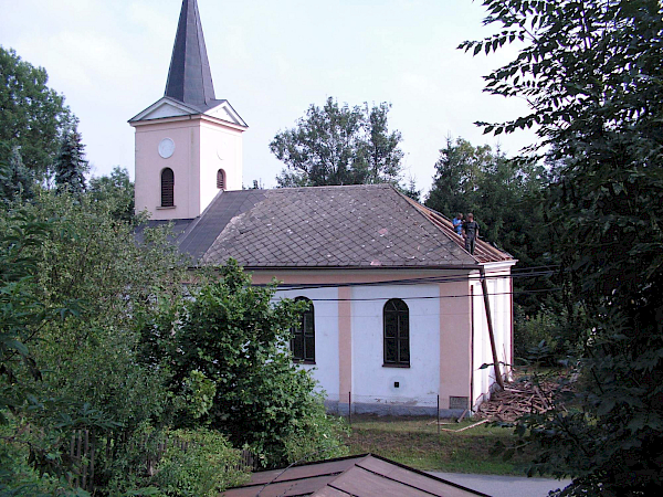 Oprava střechy kostela
